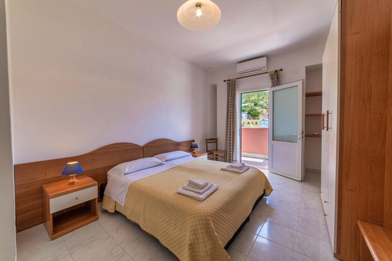 Albergo Le Querce Ponza Kültér fotó