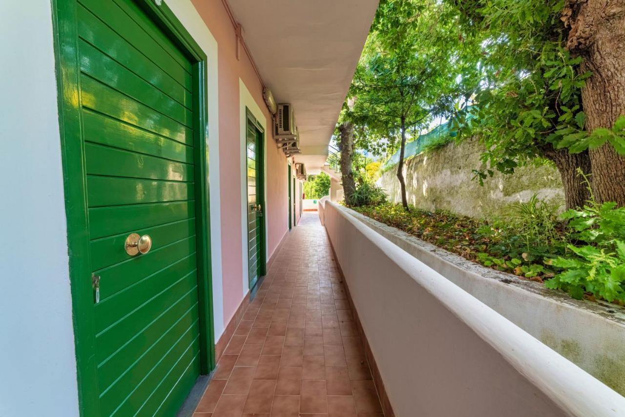 Albergo Le Querce Ponza Kültér fotó